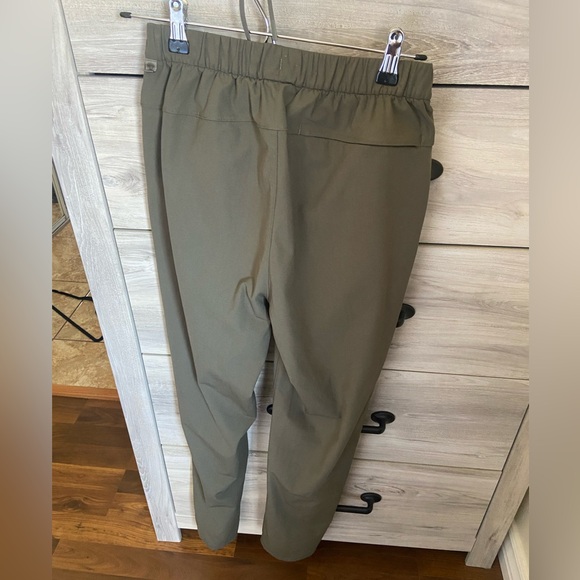 Lululemon pants - Picture 2 of 4